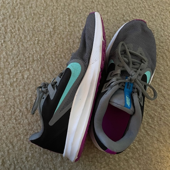 Nike Shoes - Nike Tennis shoes